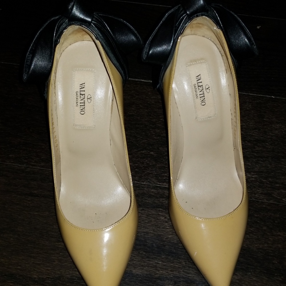 Valentino nude heels with black bows